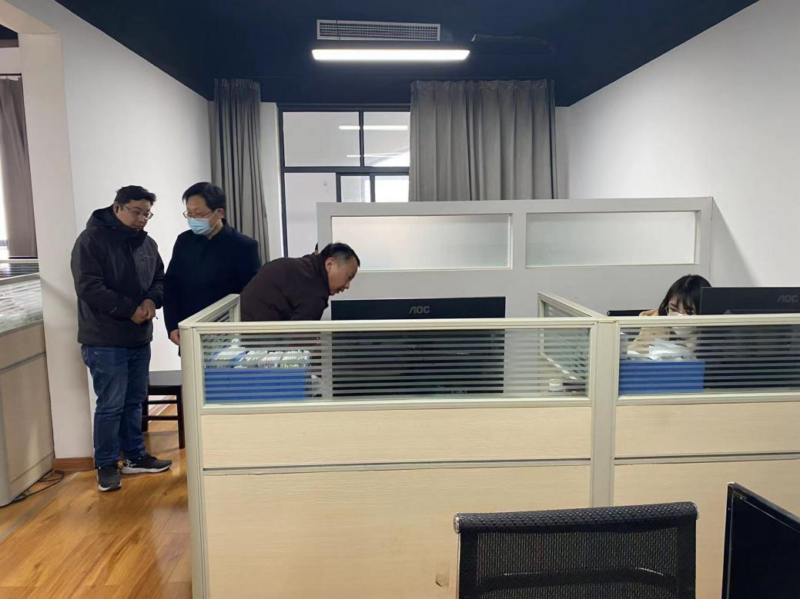 吴 图片2 官网.png